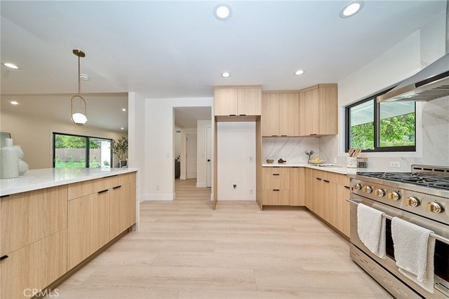 18321 Kinzie St, Northridge, CA 91325