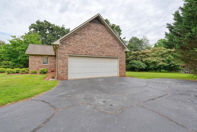 826 Mount Zion Road, Spartanburg, SC 29303