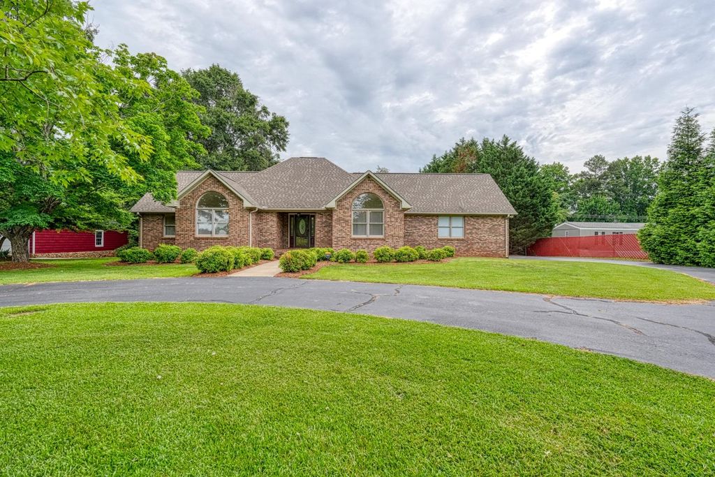 826 Mount Zion Road, Spartanburg, SC 29303