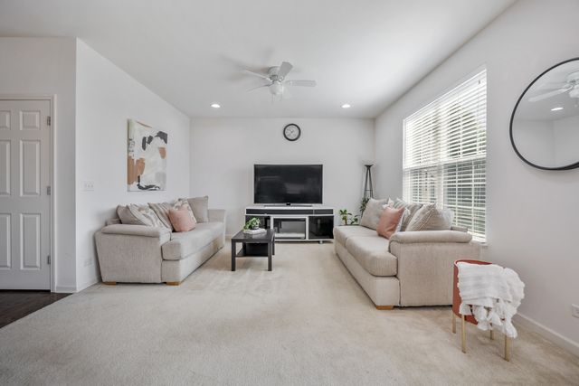 103 Chesterton Drive, Volo, IL 60020