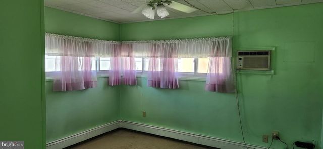 32 FREEDOM LN, Levittown, PA 19055