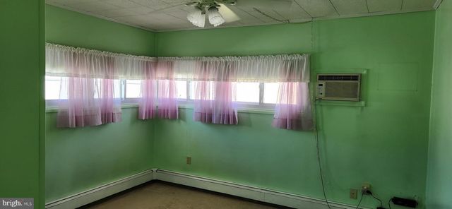 32 FREEDOM LN, Levittown, PA 19055