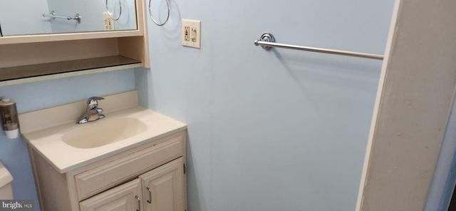 32 FREEDOM LN, Levittown, PA 19055