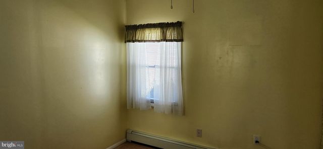 32 FREEDOM LN, Levittown, PA 19055