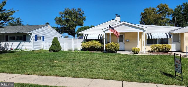 32 FREEDOM LN, Levittown, PA 19055