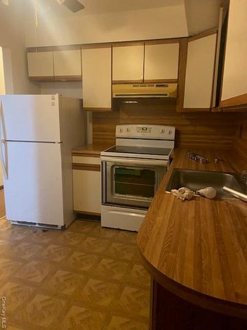 18 Windus Drive, Shirley, NY 11967