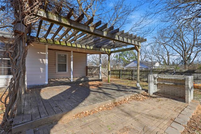 216 4th Street, Joshua, TX 76058