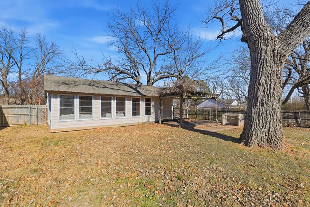 216 4th Street, Joshua, TX 76058