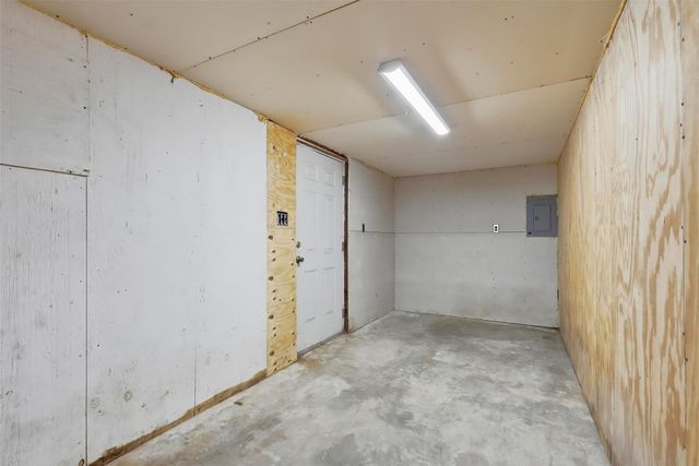 216 4th Street, Joshua, TX 76058