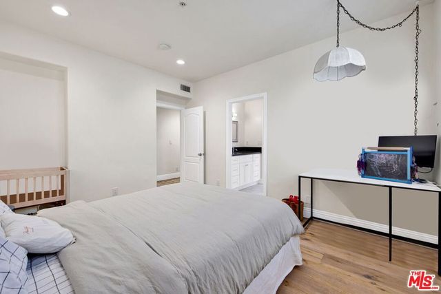 11963 Mayfield Avenue 102, Los Angeles, CA 90049