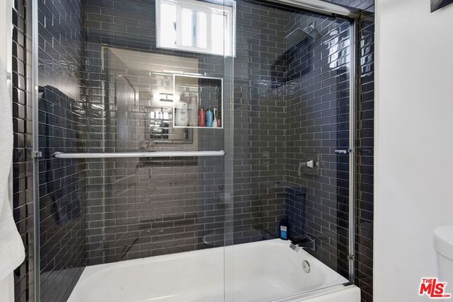 11963 Mayfield Avenue 102, Los Angeles, CA 90049