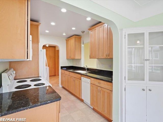 904 Ottawa Drive, Royal Oak, MI 48073