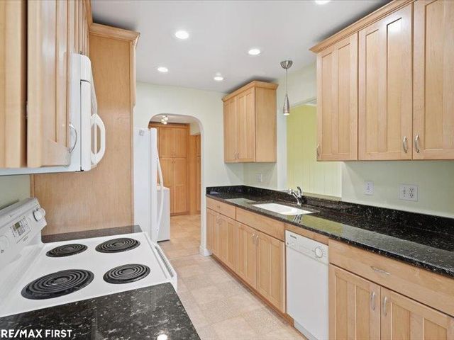 904 Ottawa Drive, Royal Oak, MI 48073