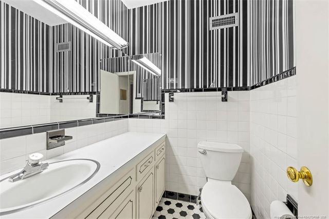 502 W 33rd Street, Lumberton, NC 28358