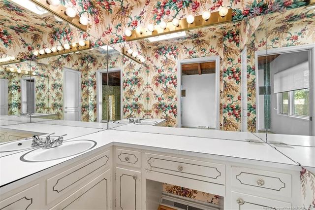 502 W 33rd Street, Lumberton, NC 28358