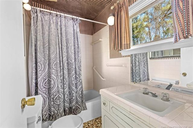 502 W 33rd Street, Lumberton, NC 28358