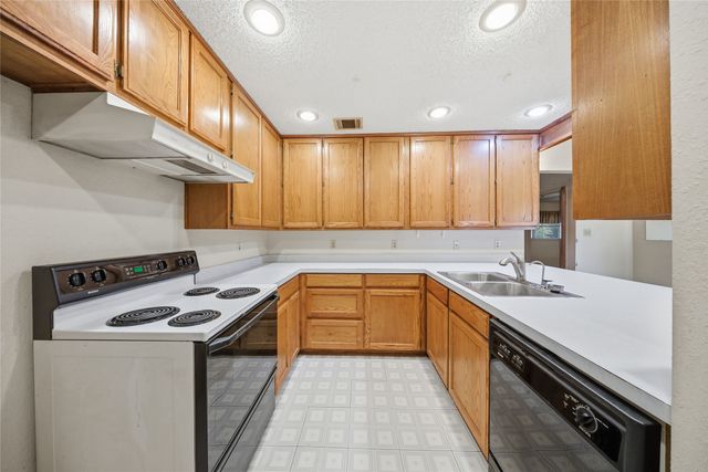 606 Western Drive, Woodway, TX 76712