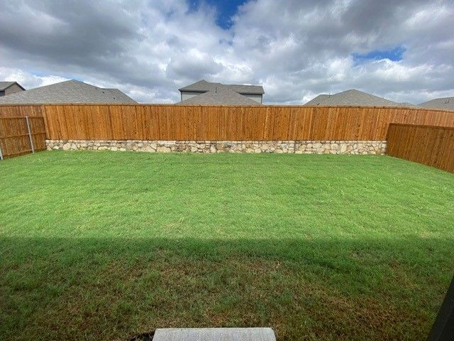 528 Meadow Run Drive, Van Alstyne, TX 75495