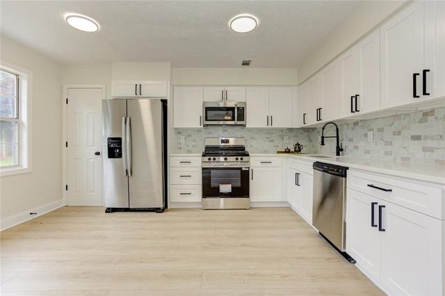 1039 Boardwalk Drive, Lawrenceville, GA 30044