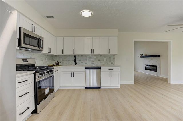 1039 Boardwalk Drive, Lawrenceville, GA 30044