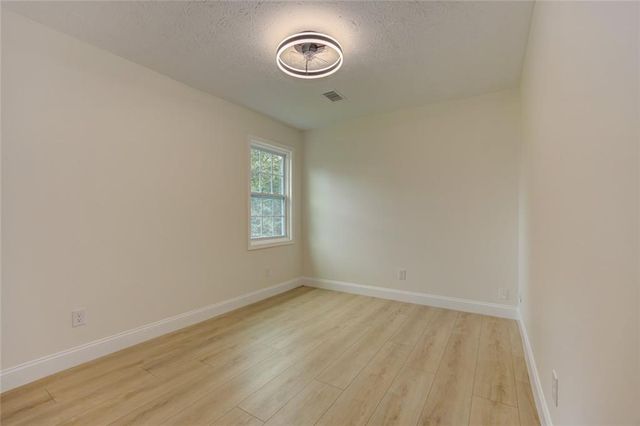 1039 Boardwalk Drive, Lawrenceville, GA 30044
