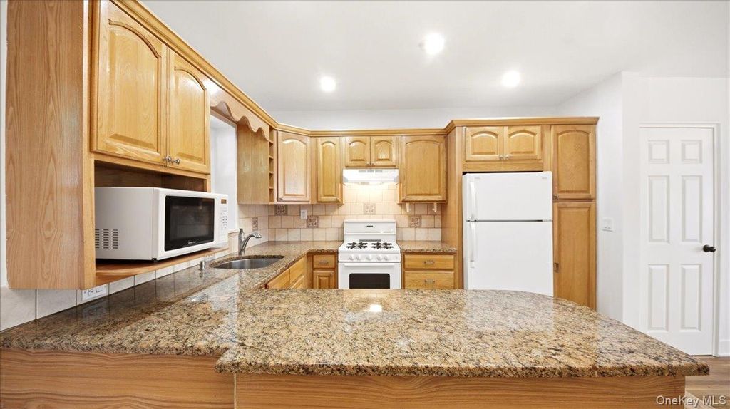 3337 Gunther Avenue, Bronx, NY 10469 — photo 4