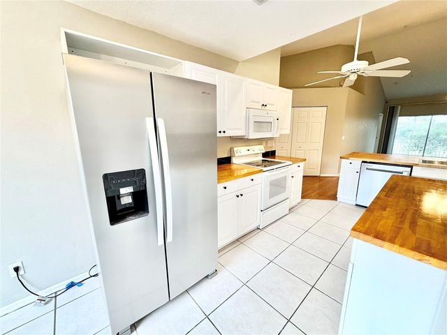 6554 FAIRWAY GARDENS DRIVE 6554, Bradenton, FL 34203