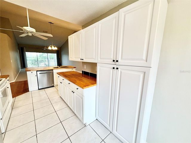 6554 FAIRWAY GARDENS DRIVE 6554, Bradenton, FL 34203