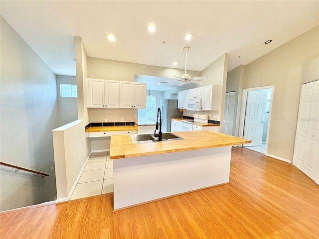 6554 FAIRWAY GARDENS DRIVE 6554, Bradenton, FL 34203