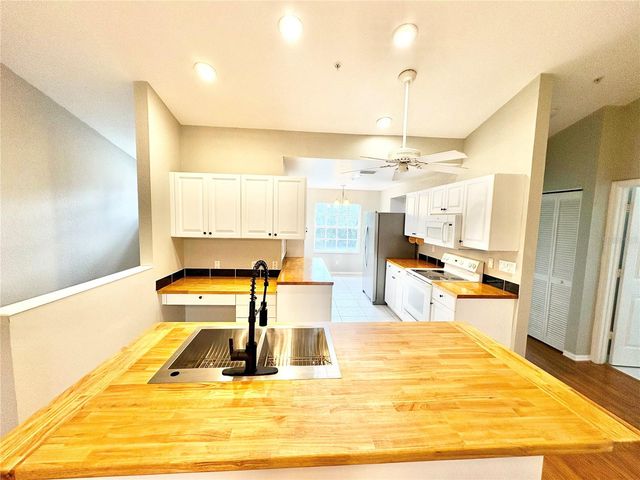 6554 FAIRWAY GARDENS DRIVE 6554, Bradenton, FL 34203