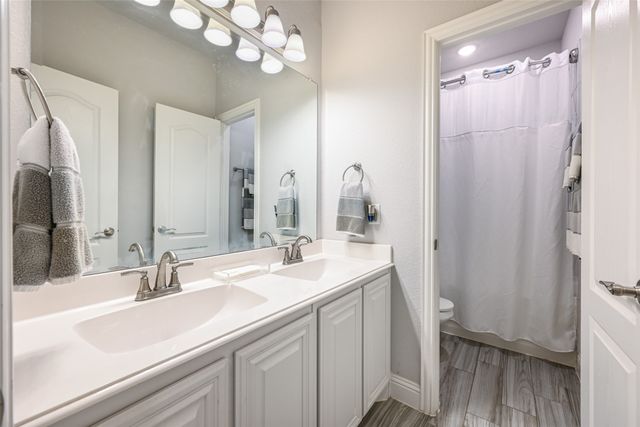 933 Vista Lane, Desoto, TX 75115