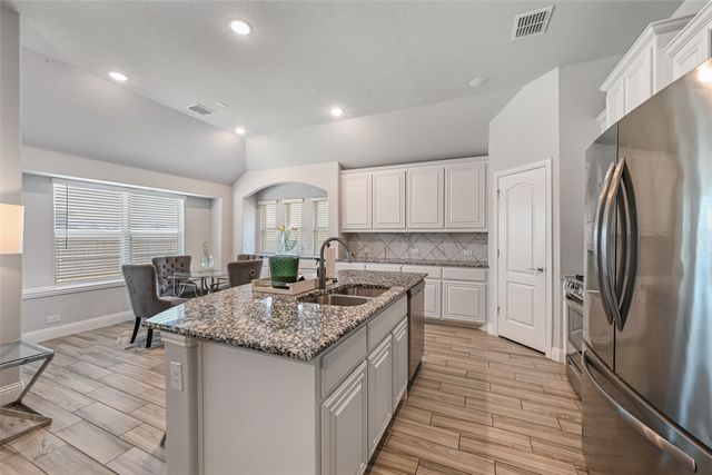933 Vista Lane, Desoto, TX 75115