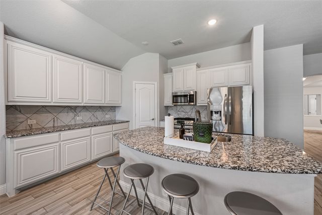 933 Vista Lane, Desoto, TX 75115