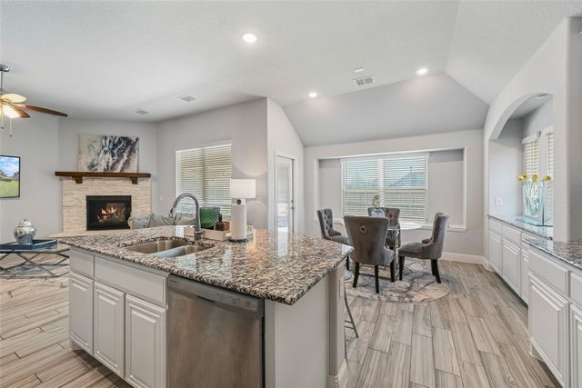 933 Vista Lane, Desoto, TX 75115
