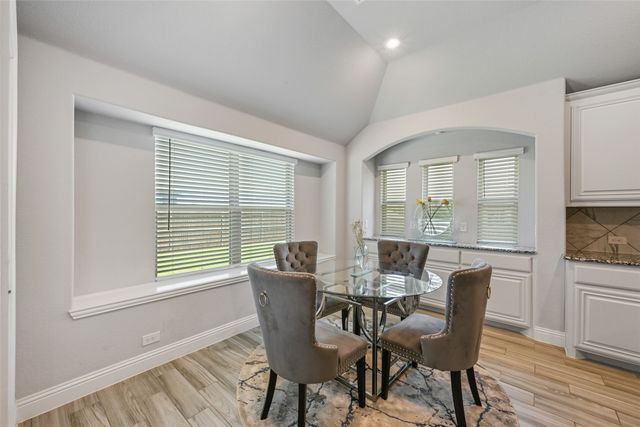 933 Vista Lane, Desoto, TX 75115