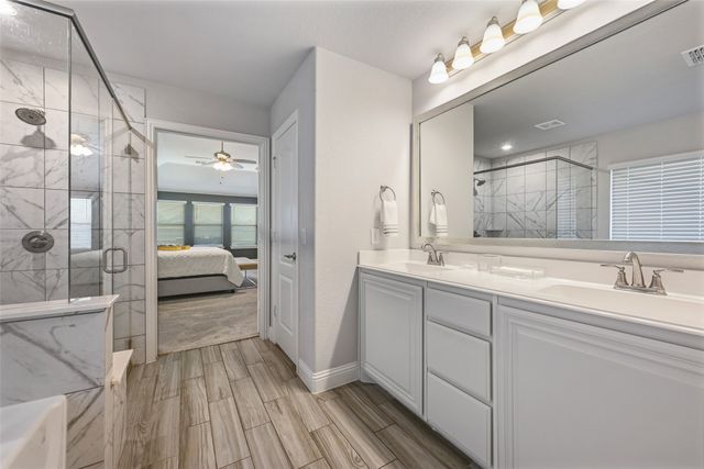 933 Vista Lane, Desoto, TX 75115