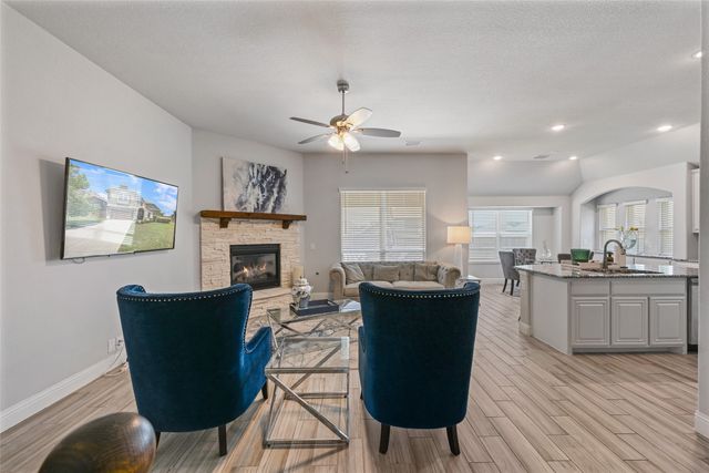 933 Vista Lane, Desoto, TX 75115