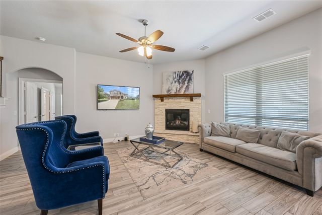 933 Vista Lane, Desoto, TX 75115