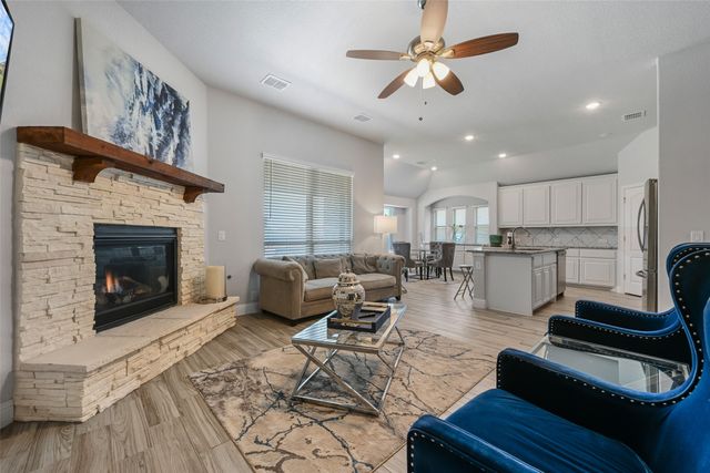 933 Vista Lane, Desoto, TX 75115