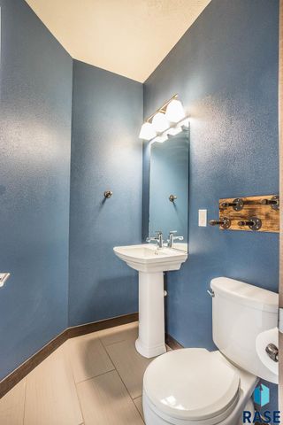 511 S 2nd Ave, Sioux Falls, SD 57104