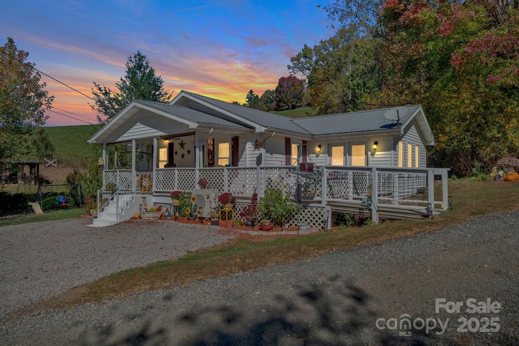 17 Horizon Drive, Burnsville, NC 28714