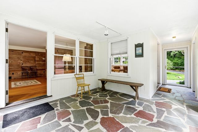 18 Red Gate Ln, Amherst, MA 01002
