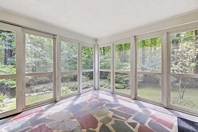 18 Red Gate Ln, Amherst, MA 01002