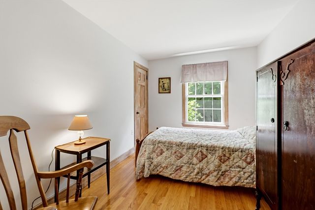 18 Red Gate Ln, Amherst, MA 01002