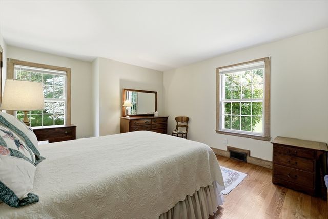 18 Red Gate Ln, Amherst, MA 01002
