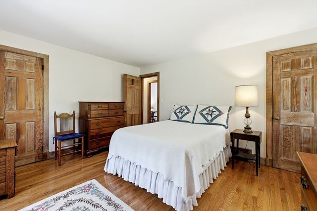 18 Red Gate Ln, Amherst, MA 01002