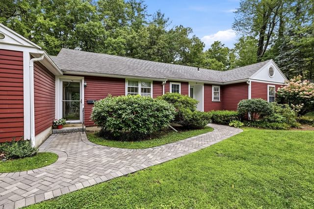18 Red Gate Ln, Amherst, MA 01002