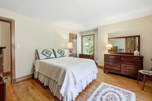 18 Red Gate Ln, Amherst, MA 01002