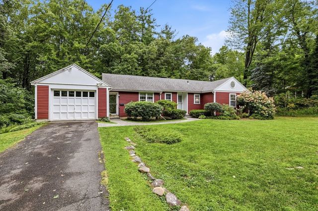 18 Red Gate Ln, Amherst, MA 01002
