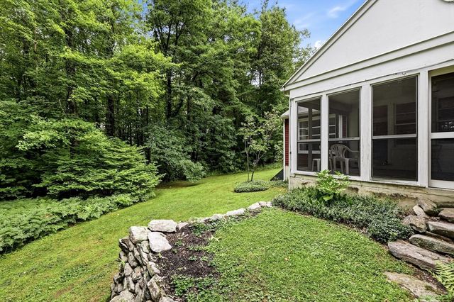 18 Red Gate Ln, Amherst, MA 01002